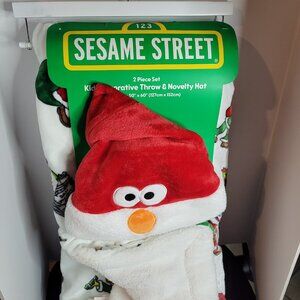 SESAME STREET PLUSH CHRISTMAS THROW BLANKET W/ ELMO SANTA HAT  NEW